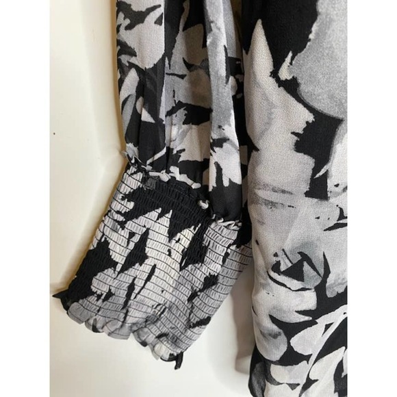Calvin Klein Women's Printed Chiffon Peasant Blouse Sz Medium Black/White - Picture 2 of 6